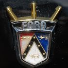 Das alte Ford-Logo auf dem Thunderbird