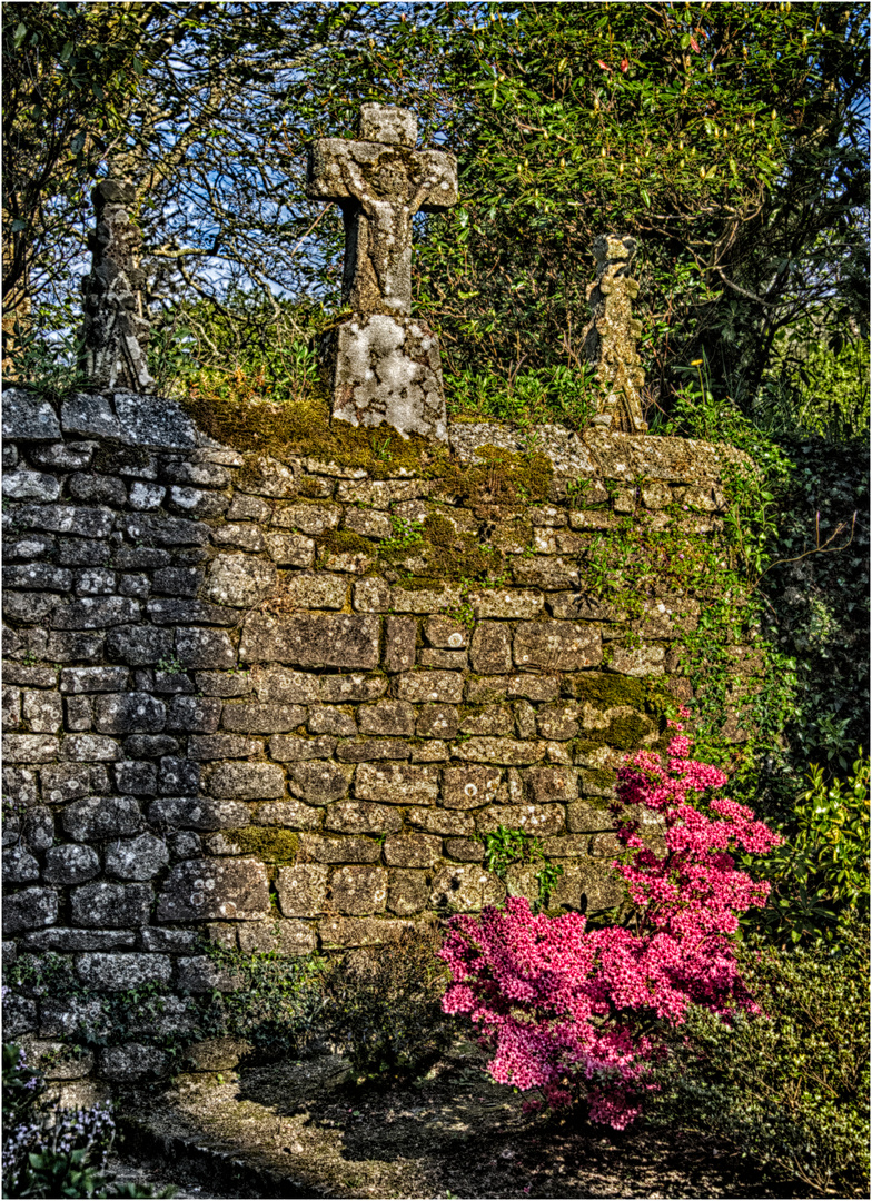 Das alte Friedhofskreuz - La vieille croix de cimetière