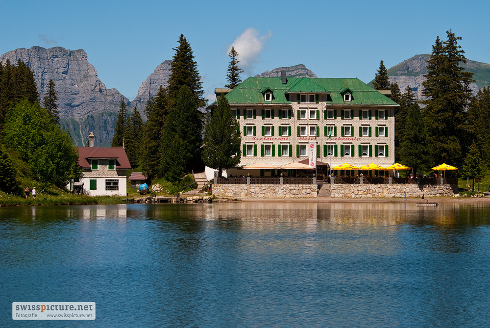 Das alte Haus am See (in Farbe)