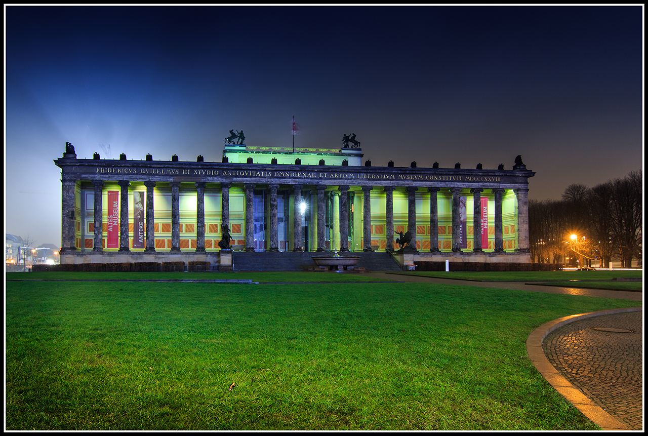 Das alte Museum von Berlin bei Nacht