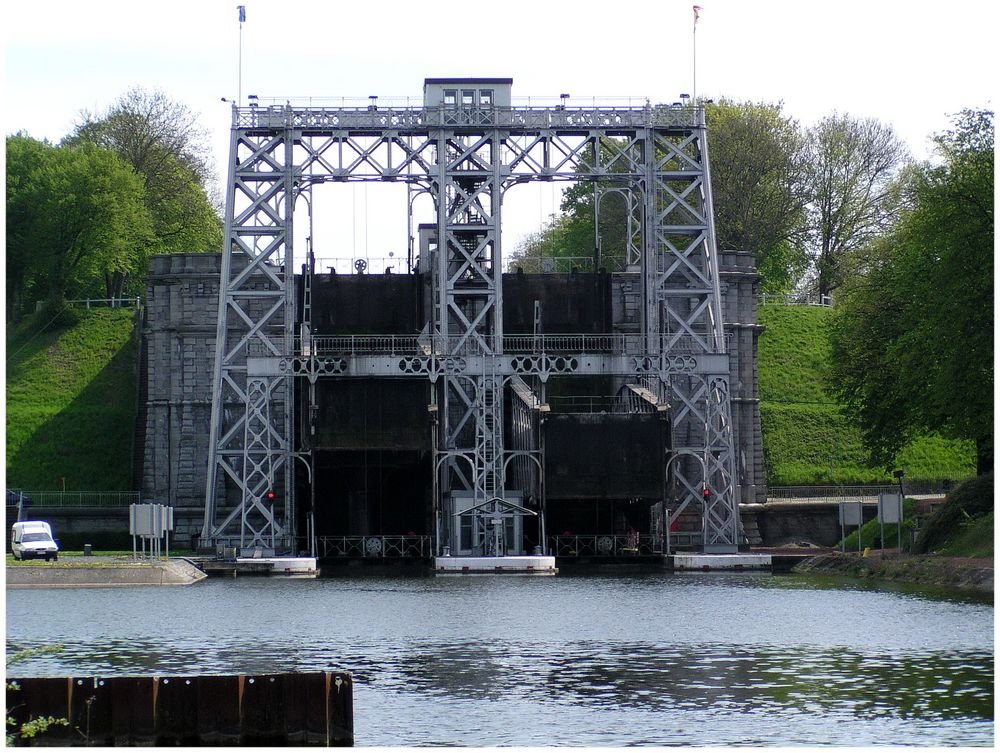 Das alte Schiffhebewerk im Canal du Centre