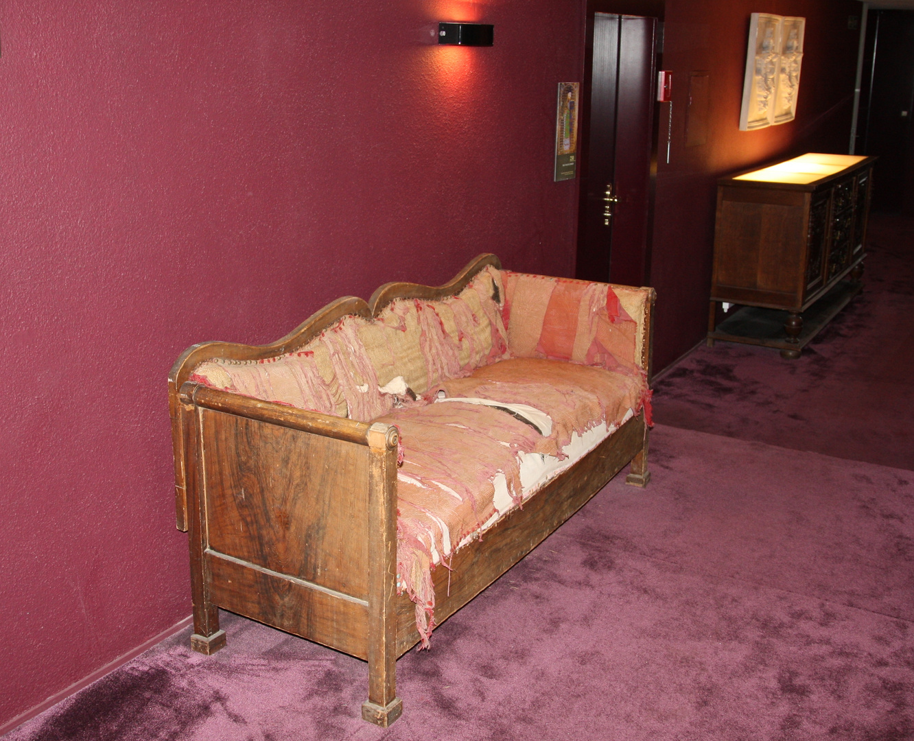 Das alte Sofa