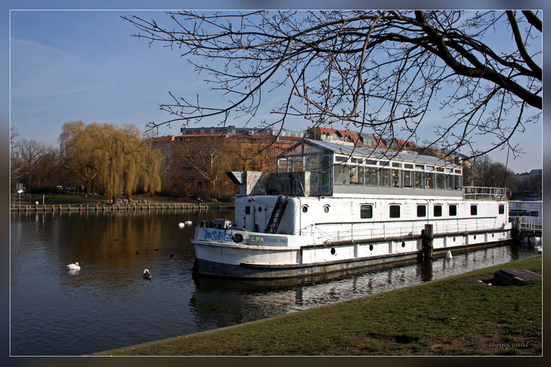 Das alte Theaterschiff