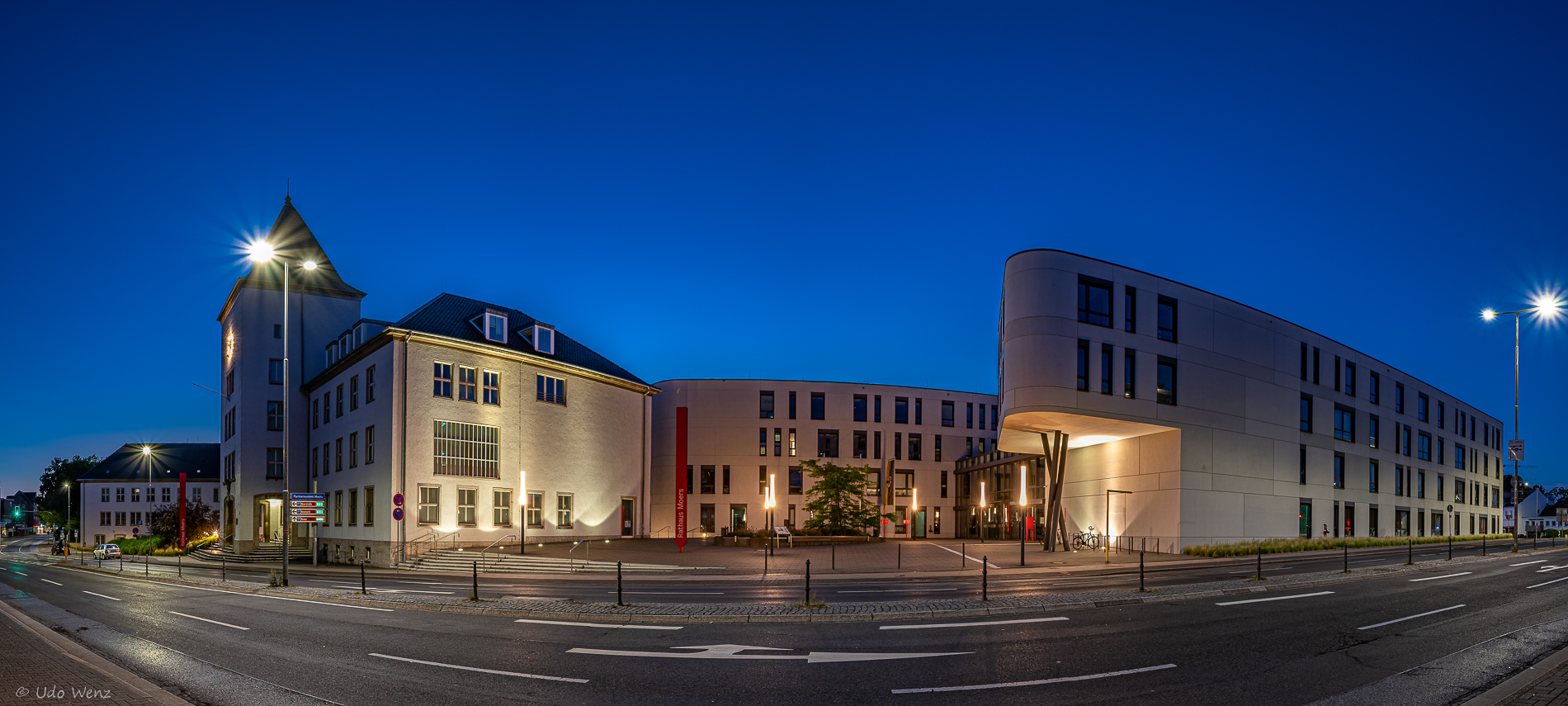 Das alte und neue Rathaus Moers