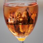 das alte Venedig im Glas Rosewein