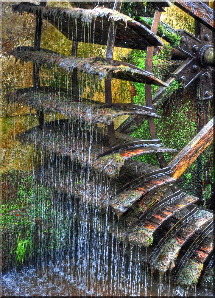 Das alte Wasserrad von Annweiler am Trifels