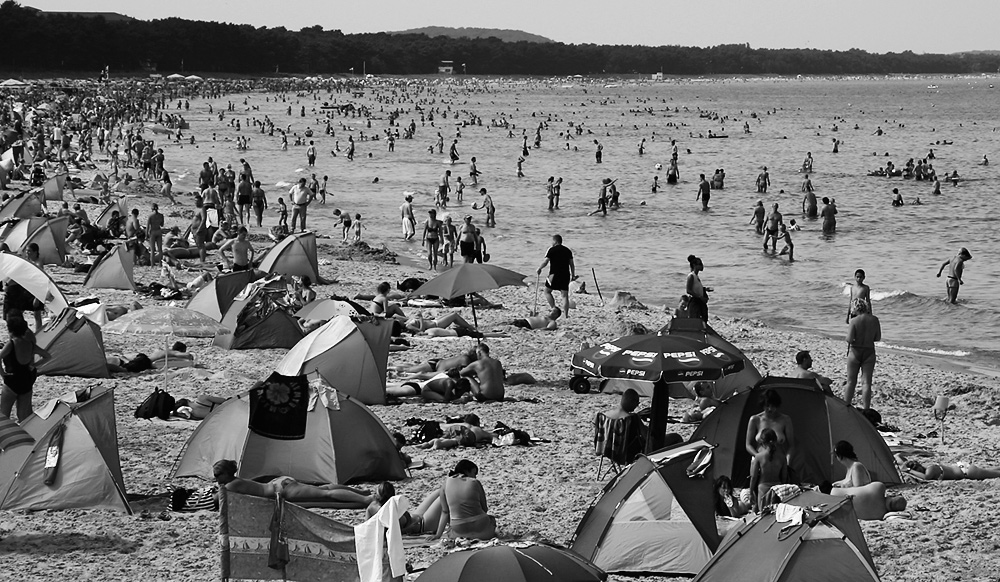 Das alternative fotografische Solo 10 ("street am strand" von werner (zwei ansichten))