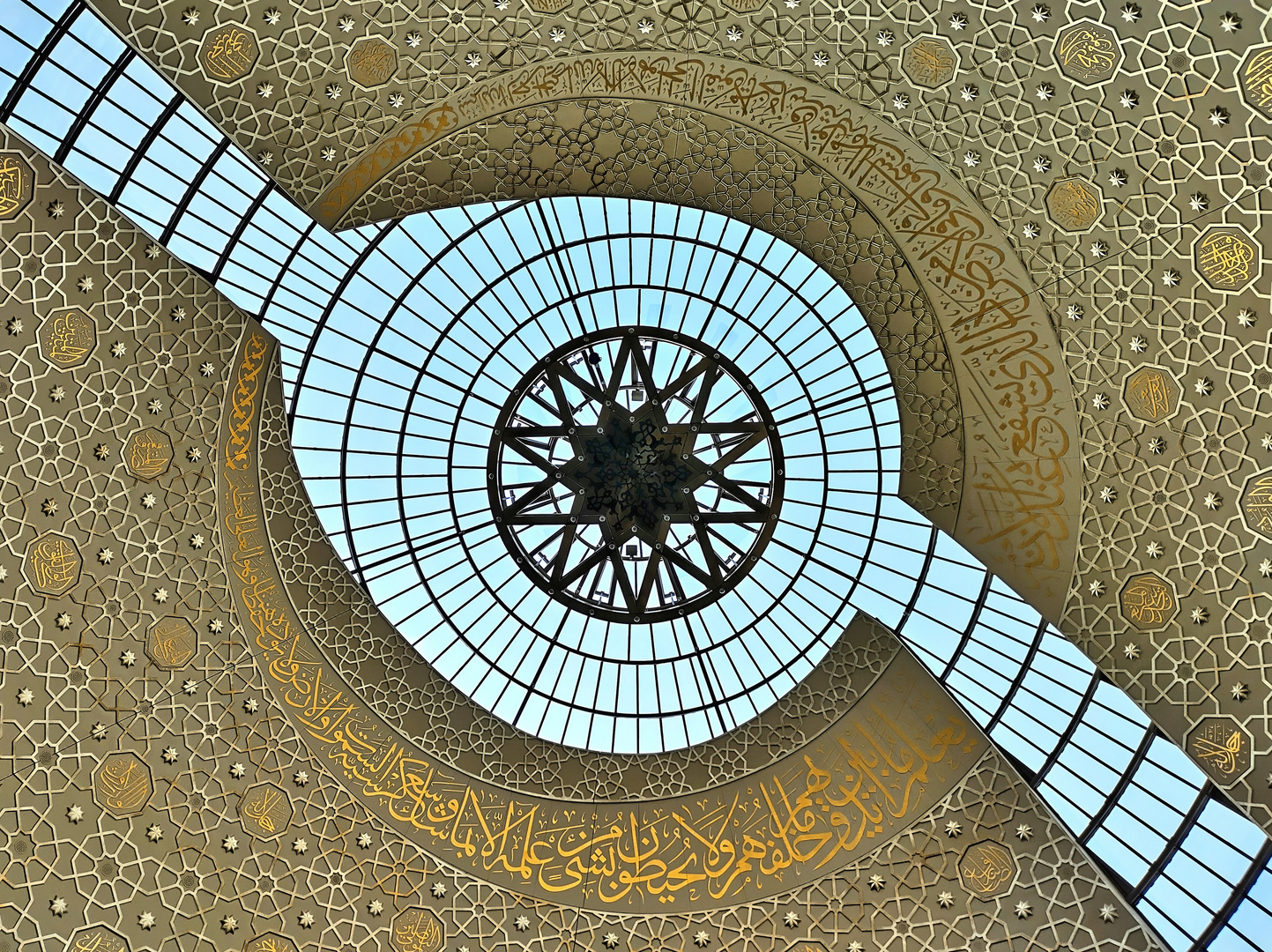 Das "Auge" der Zentralmoschee in Köln