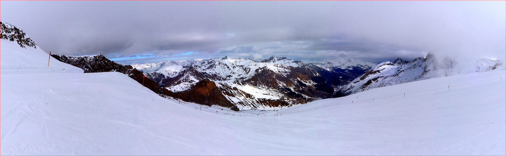 Das Auge (Hintertuxer Gletscher Richtung Zillertal)