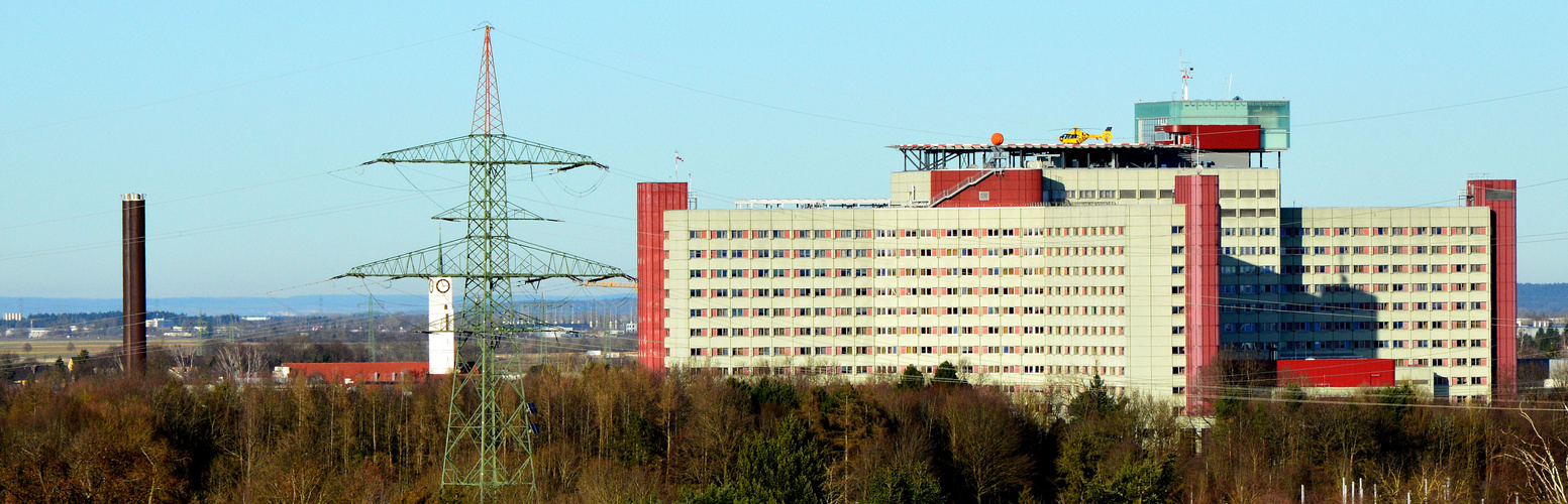 Das Augsburger Zentralklinikum mit dem Hubschrauber - Landeplatz