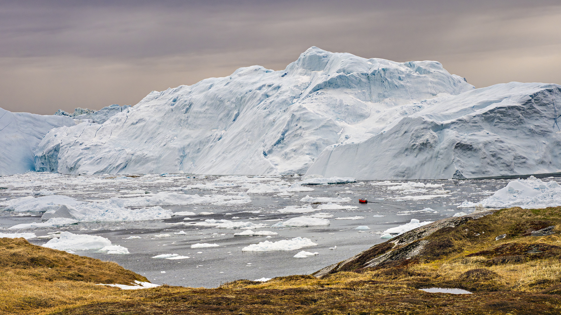 Das Ausflugsboot im Kangia-Eisfjord