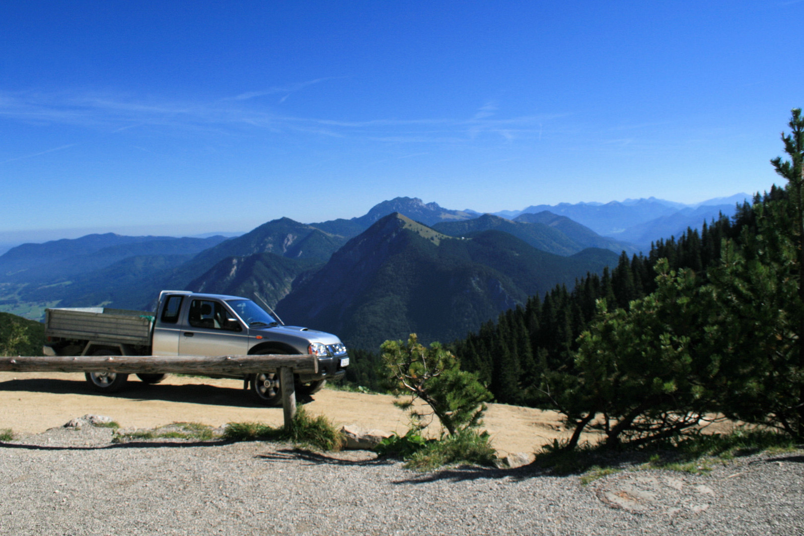 Das Auto und der Berg