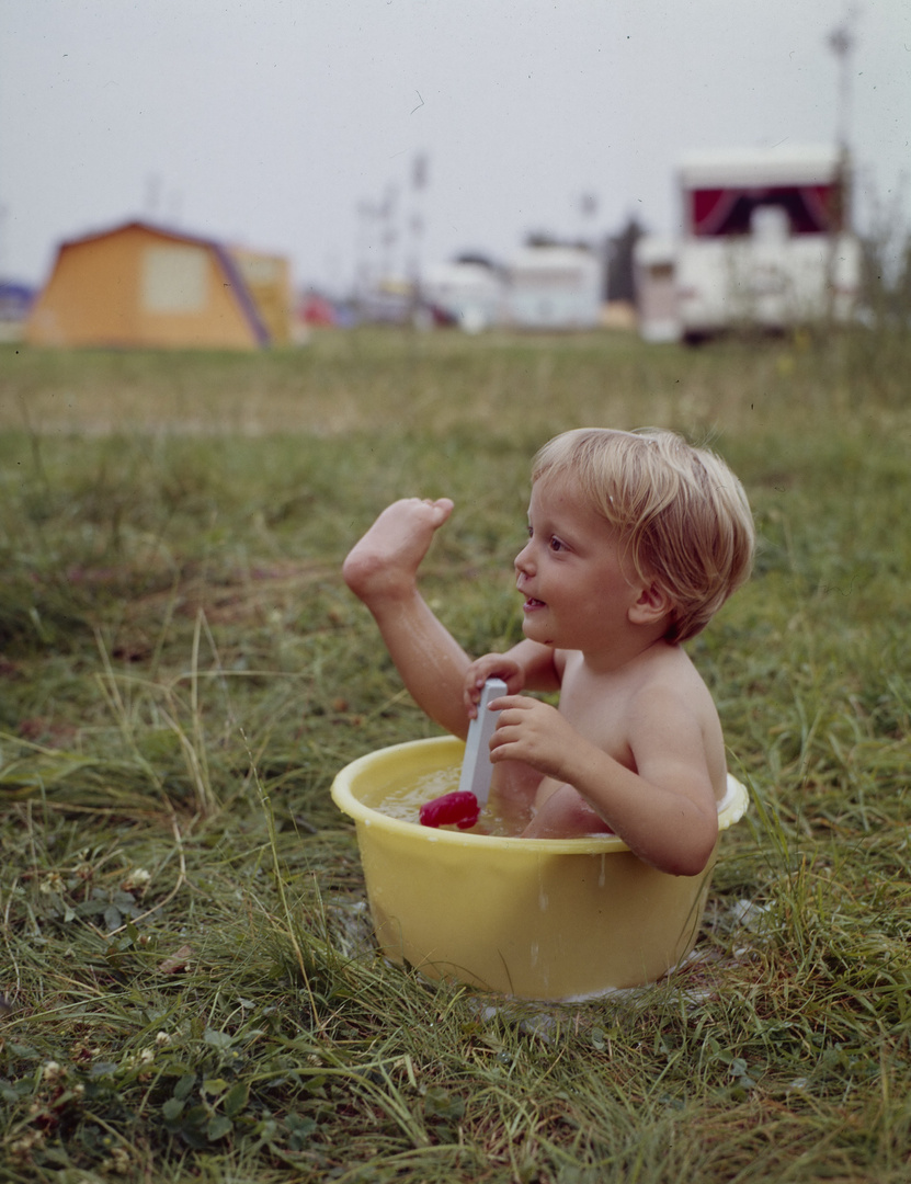 Das Bad auf dem Campingplatz in Paris 1972 I