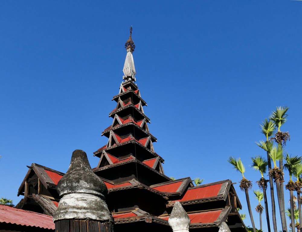 ...das Bagaya Kloster in Ava...