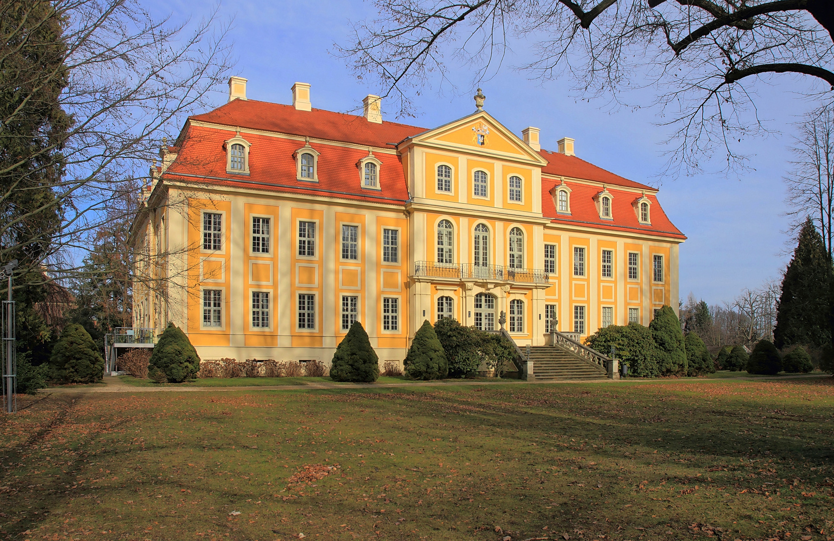 ...das Barockschloß Rammenau...