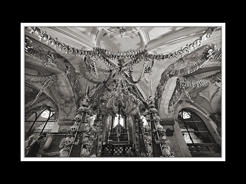 Bilder von Beinhaus Sedlec: A Drawing Challenge for Curious Minds