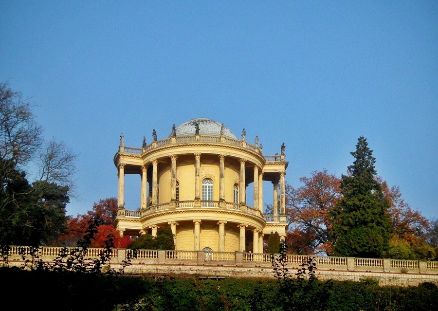 Das Belvedere auf dem Klausberg am späten Nachmittag