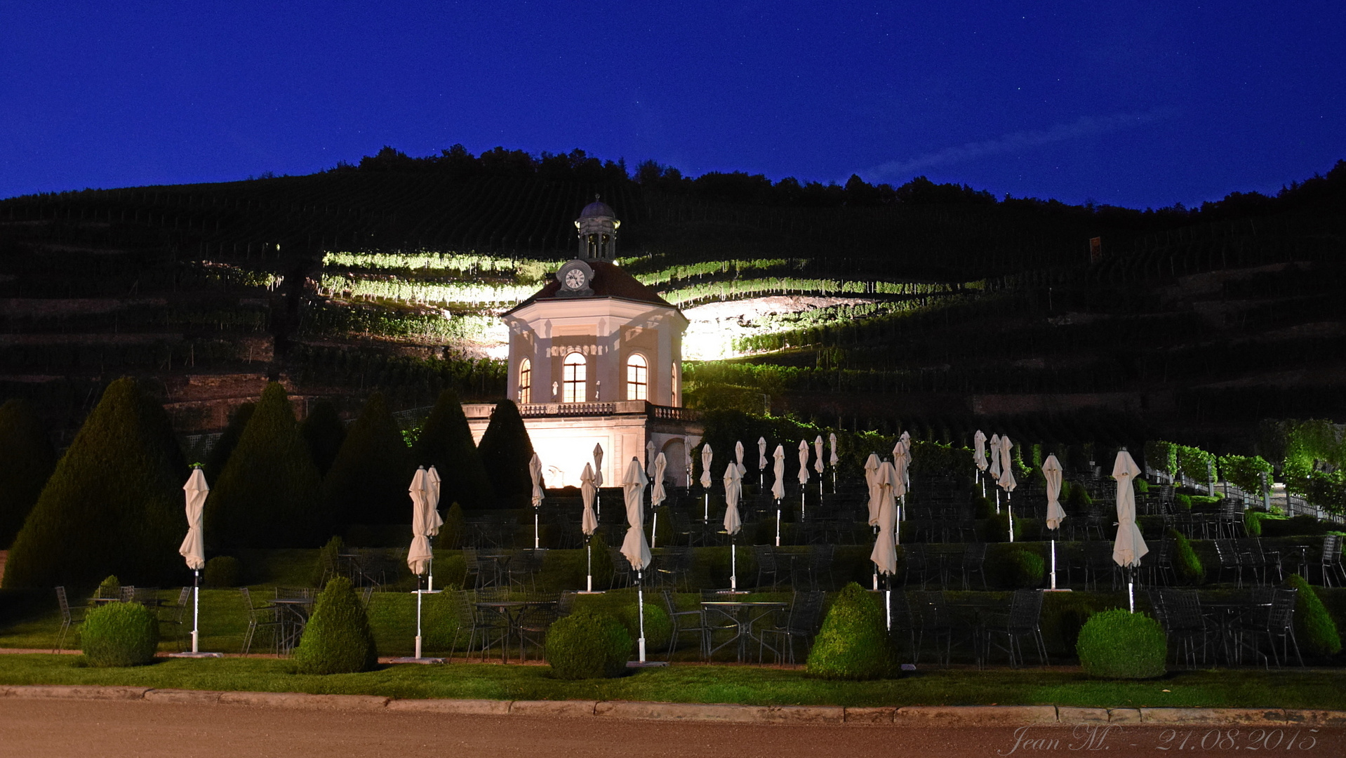 Das Belvedere vom Schloss Wackerbarth vor den Weinbergen