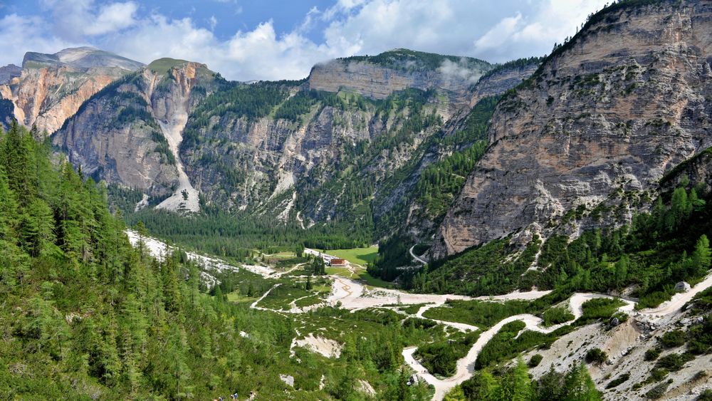 Das Bergasthaus Pederü kommt in Sicht