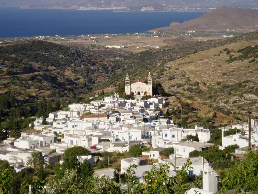 Das Bergdorf Lefkes auf Paros.