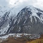 Das Bergdorf Samdo in der Manaslu-Region von oben