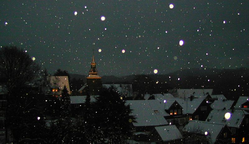 Das bergische Dhünn in der winterlichen Abenddämmerung