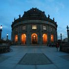 Das Berliner Bode-Museum strahlt draußen