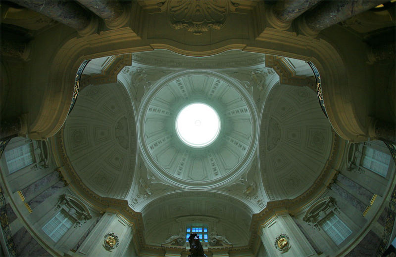 Das Berliner Bode-Museum strahlt drinnen