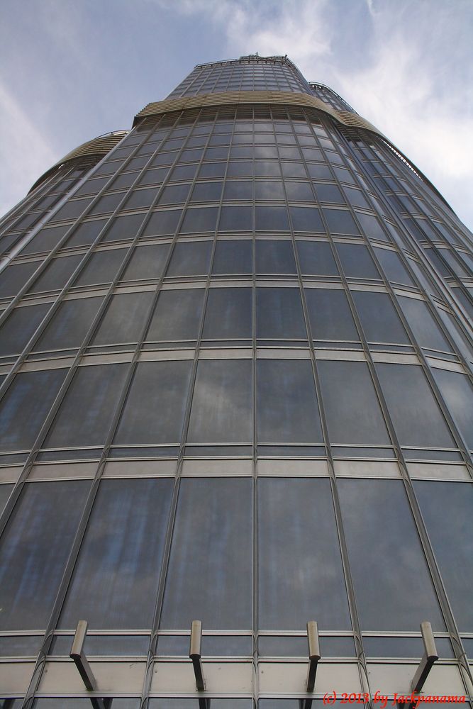 Das berühmte Burj Khalifa aus direkter Nähe