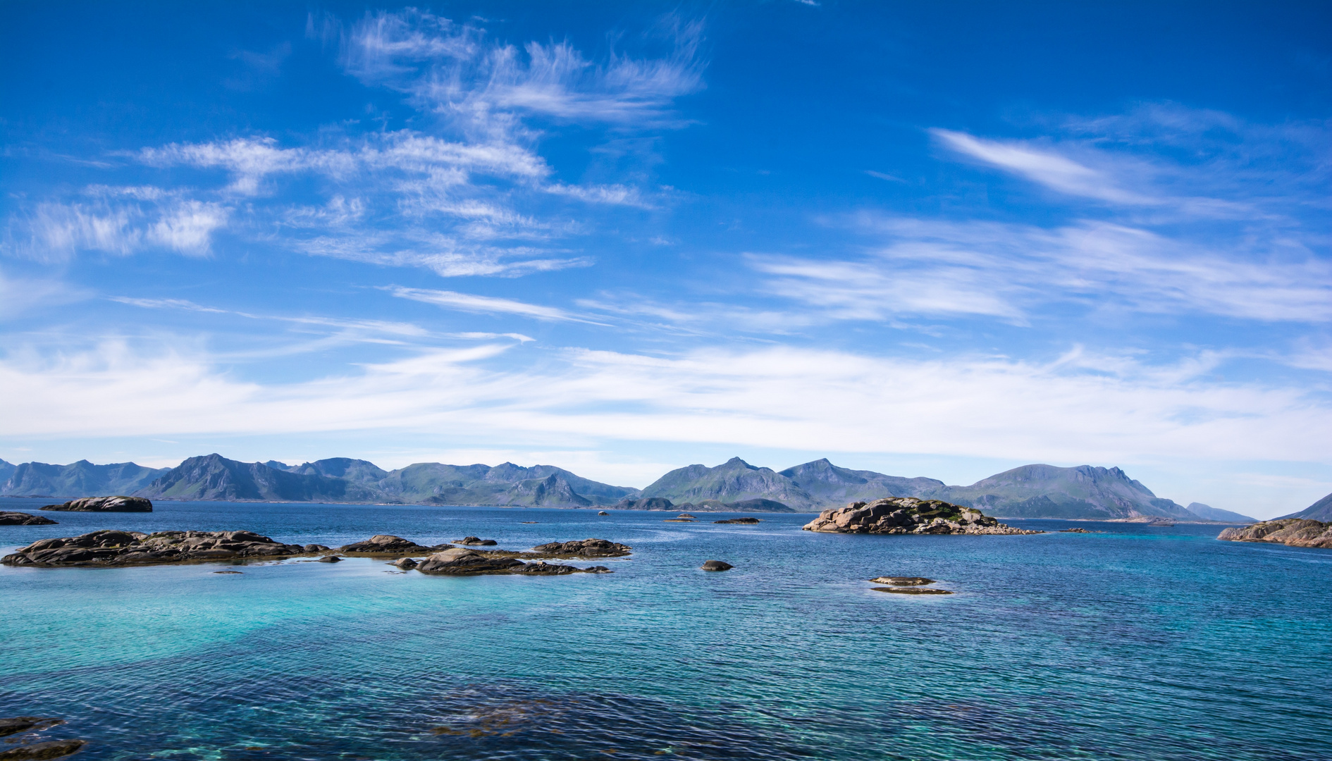 das Blau des Fjords