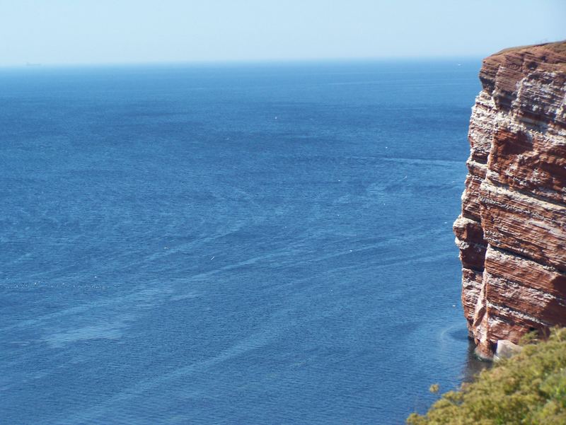 Das Blau und die Klippe