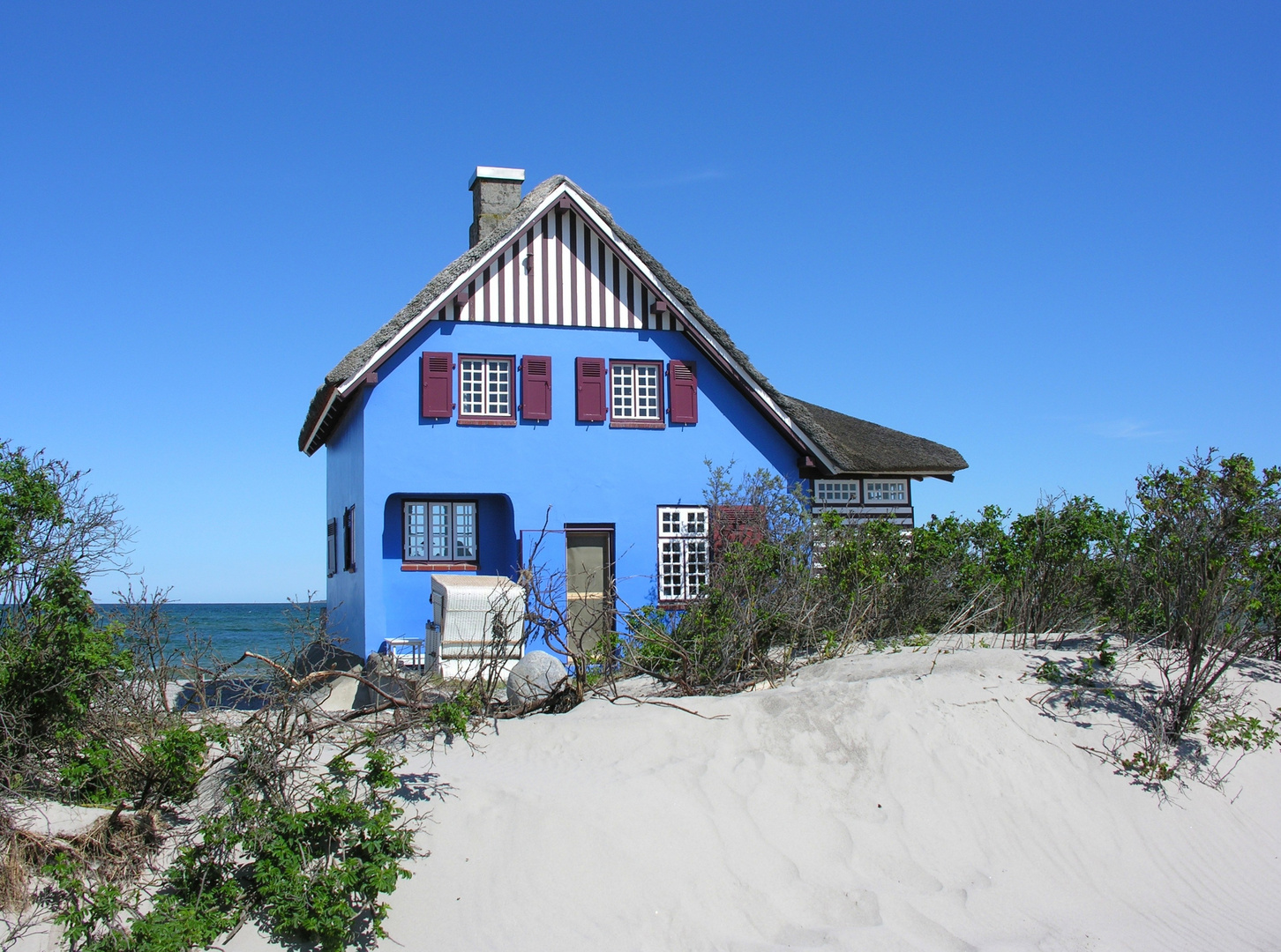 Das blaue Haus auf der Landzung Graswarder in Heiligenhafen