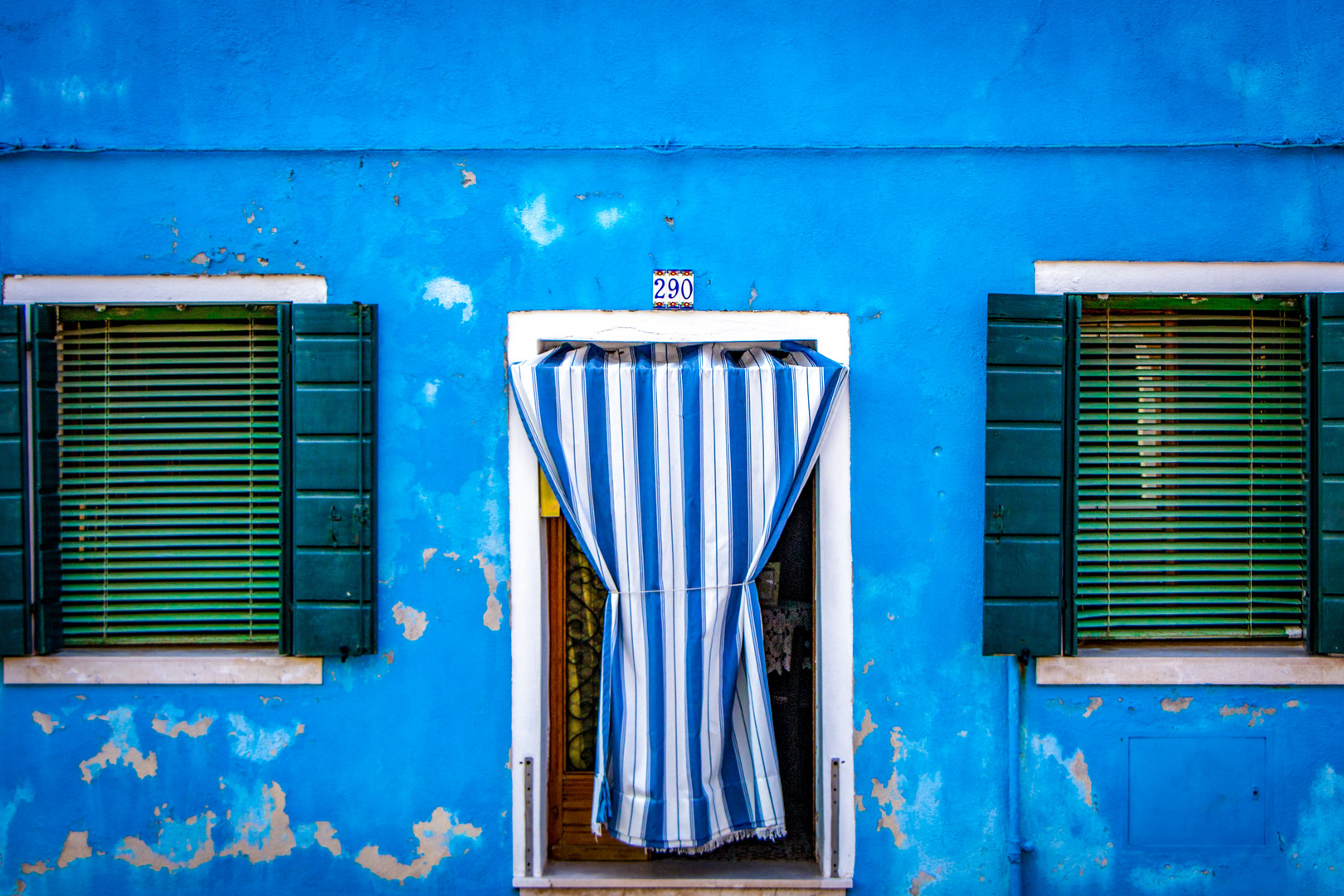 Das blaue Haus Foto & Bild | architektur, fenster & türen