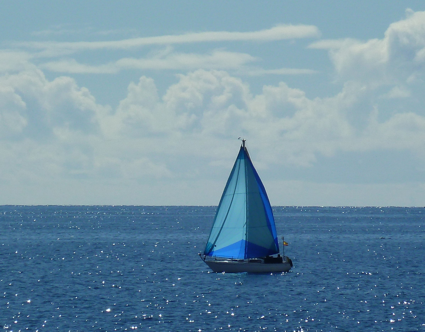 Das blaue Segelboot