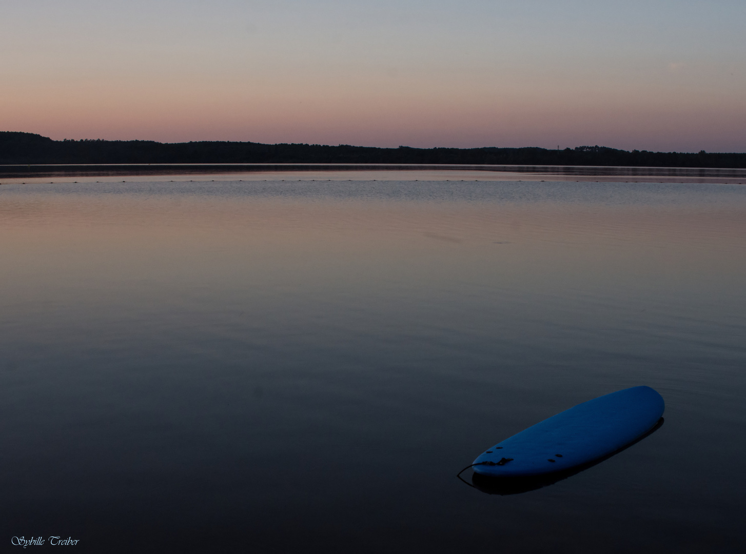 Das blaue Surfbrett