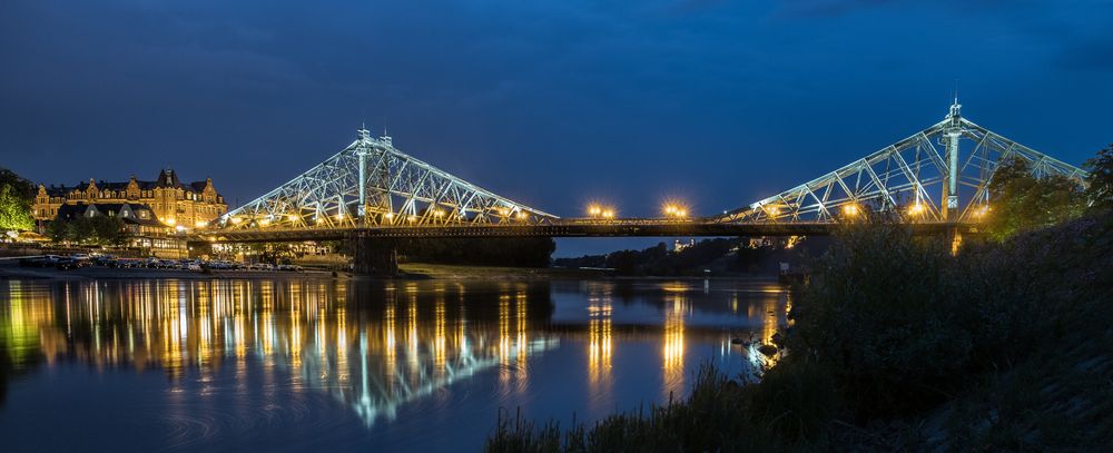 Das Blaue Wunder bei Nacht