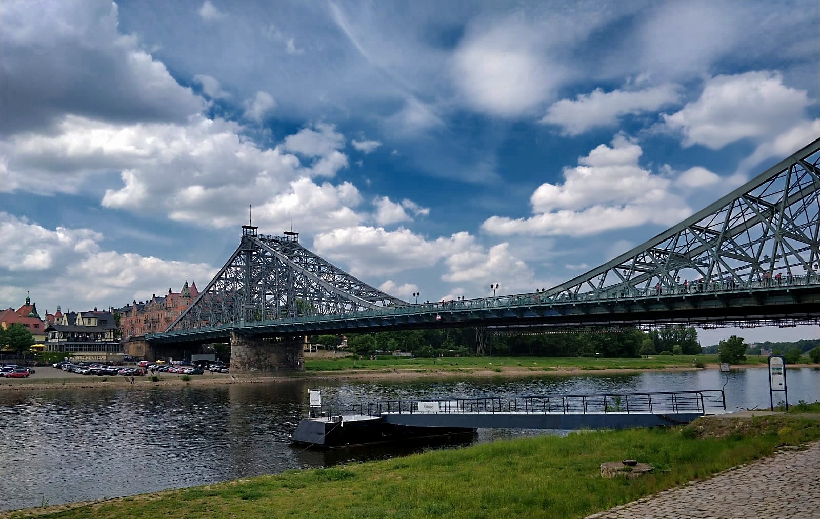 Das "Blaue Wunder" von  Dresden nach Loschwitz