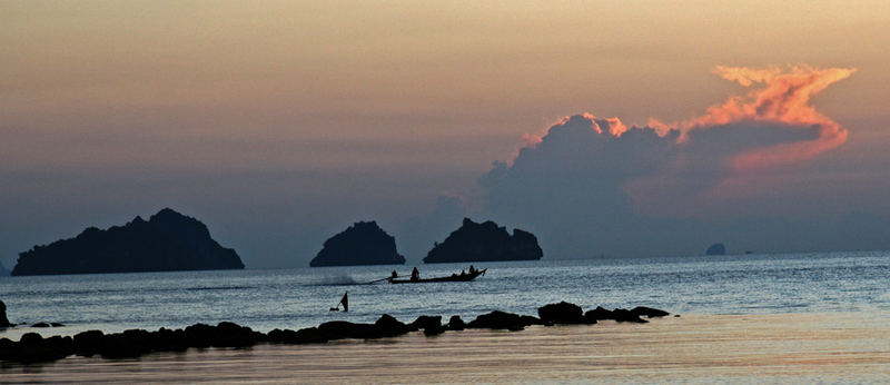 DAS BOOT IM ABENDLICHT-KOH SAMUI