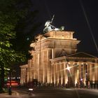 das Brandenburger Tor bei Nacht ...