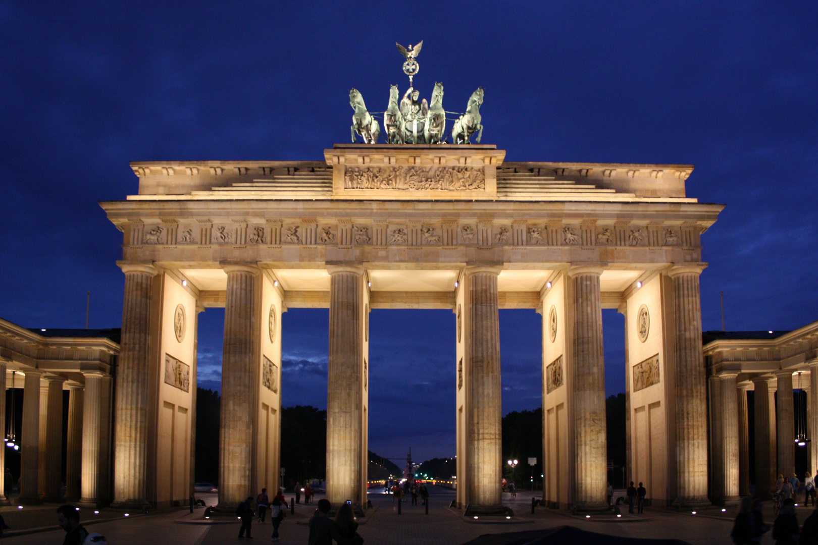  Das Brandenburger Tor in Berlin  Ein Traum bei Nacht Foto 