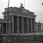 Das Brandenburger Tor in Berlin in den 60er Jahren.