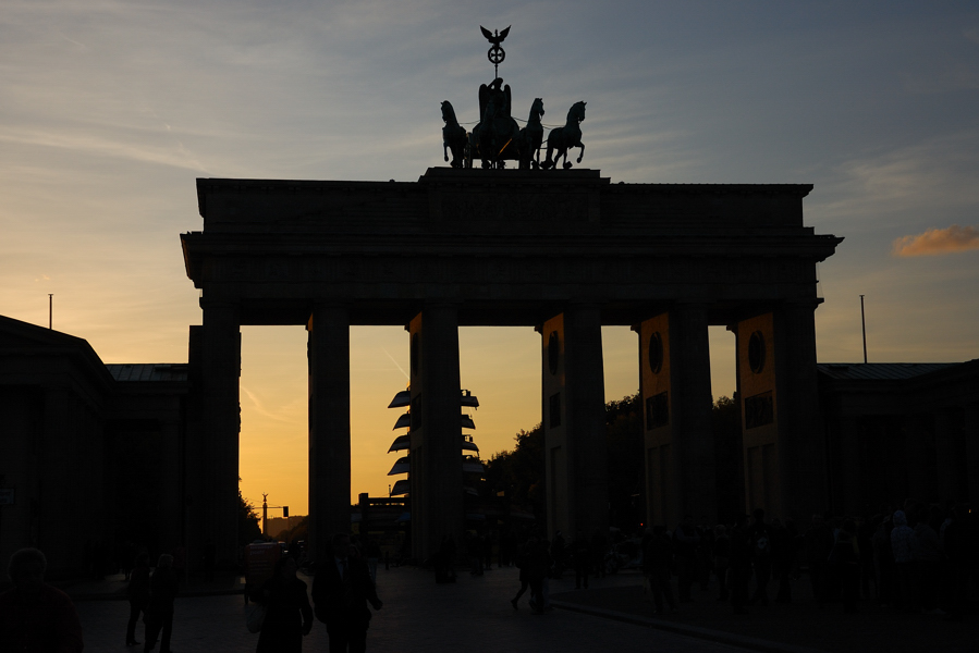 Das Brandenburger Tor in der Dämmerung