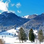 Das Brauneck ist mit schneeweiß und weißblau umgeben