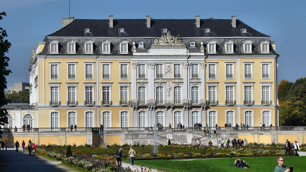 Das Brühler Schloss im Herbst