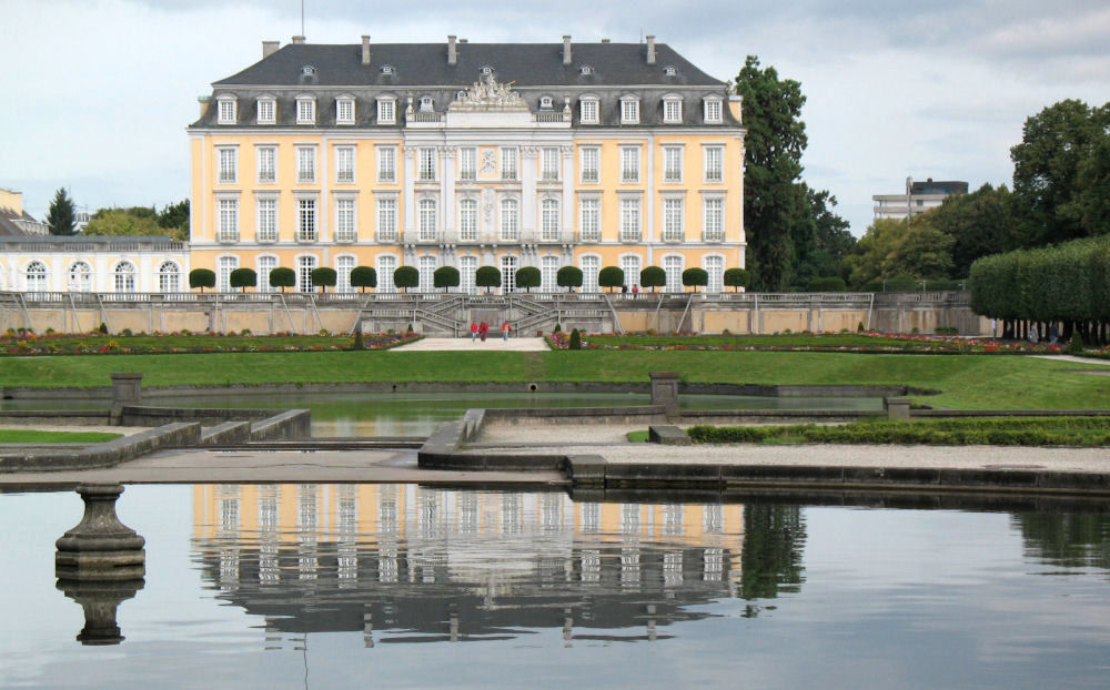 Das Brühler Schloß - von allen Seiten sehenswert