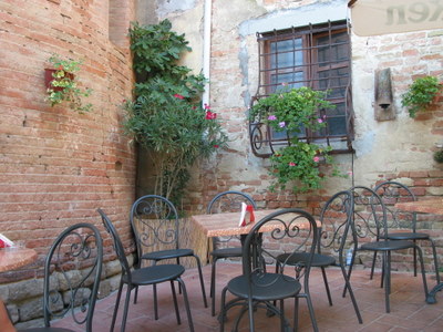 Das Café Boccacio in Certaldo/Toskana