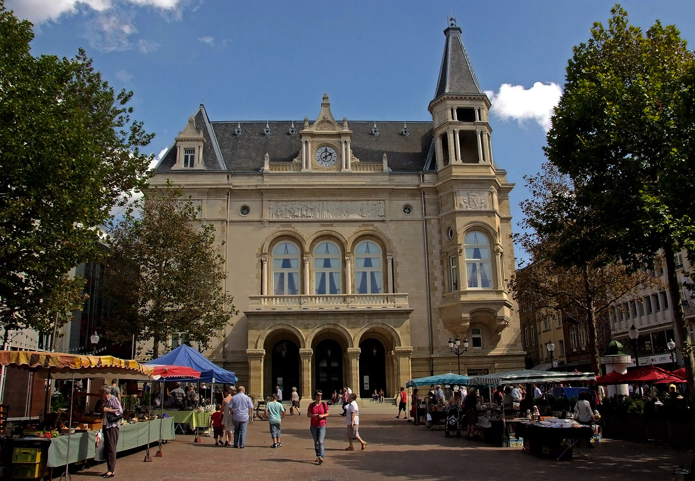 Das Cercle Municipal, bzw. Stadt-Palais ...