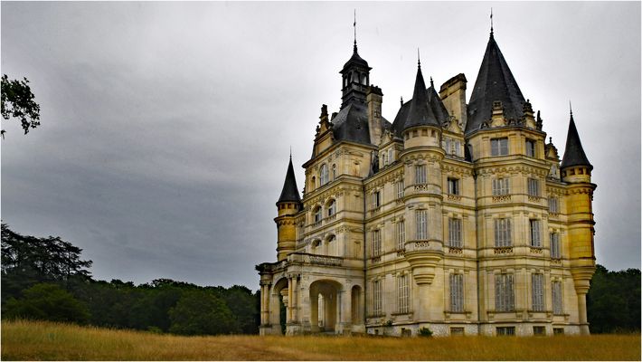 Das Chateau de Bon Hotel könnte in jedem Gruselfilm ...