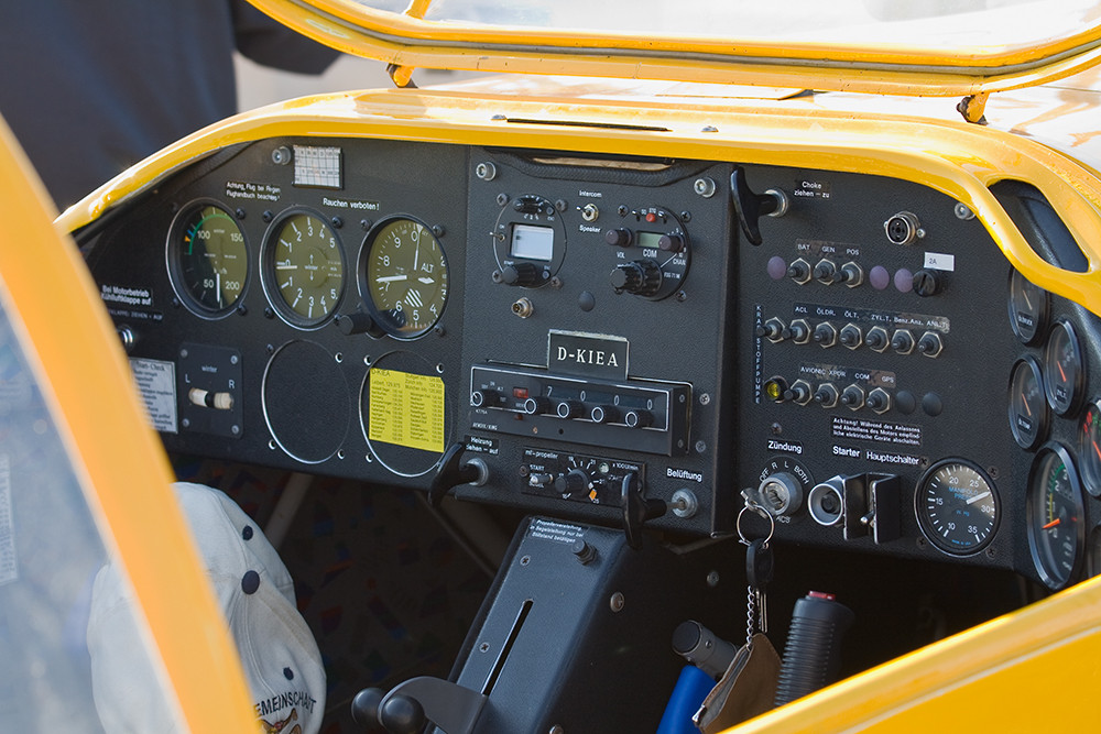 Das Cockpit des Motorseglers.............