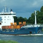 Das Containerschiff MARJA auf dem Nord-Ostsee-Kanal.